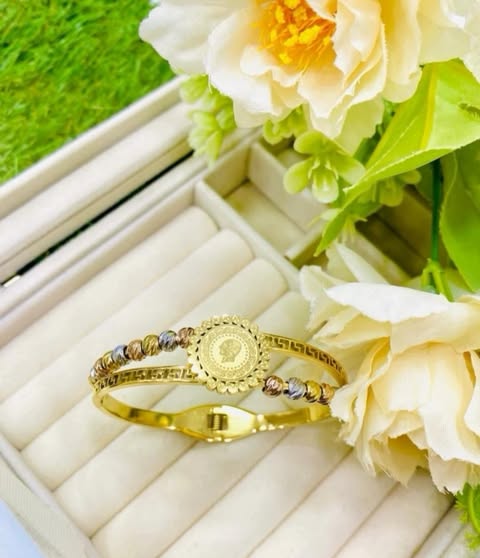 BRACELET